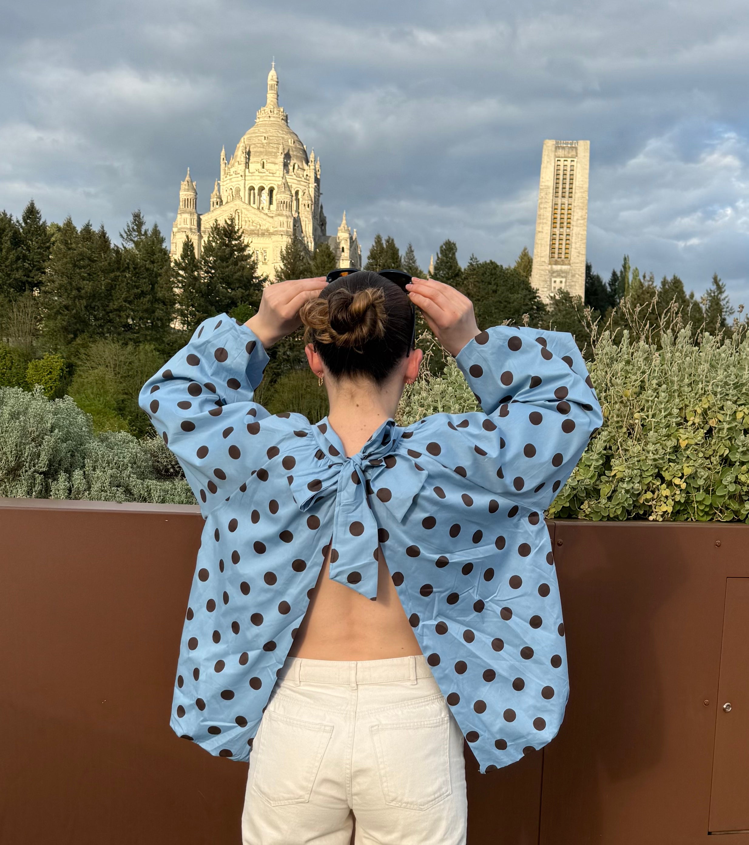BLOUSE DOS NU BLEUE À POIS