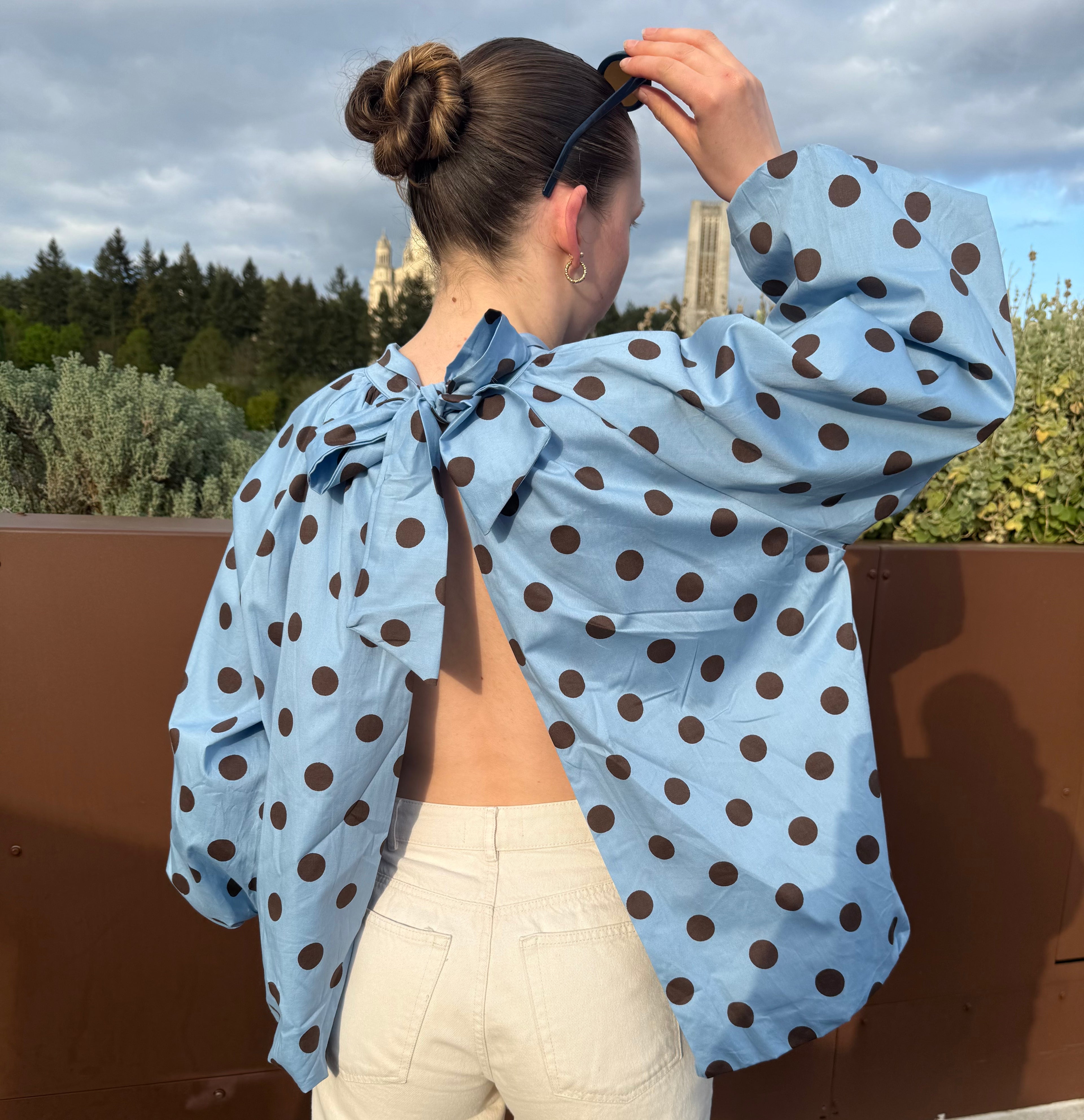 BLOUSE DOS NU BLEUE À POIS